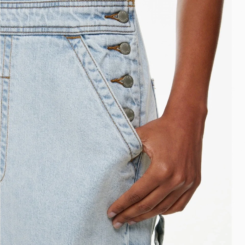 Denim Forum The '90s Vintage Baggy Overalls
Bleach Bleu Medium - Picture 6 of 7